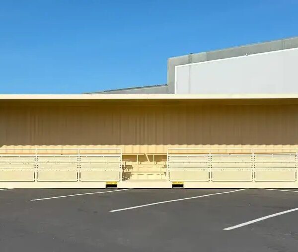 Nuovo container High Cube con tribune da 40 piedi e 74 posti.